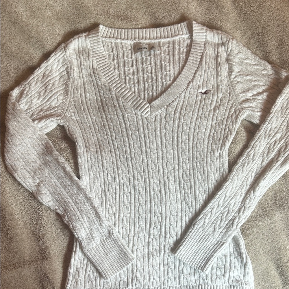 Hollister White V-Neck Cable Knit Sweater